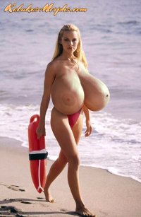 unseen-photo-of-pamela-anderson-topless-in-baywatch-768x1175.jpg