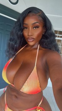 Basically begging for a nip slip : r/oluwalinda