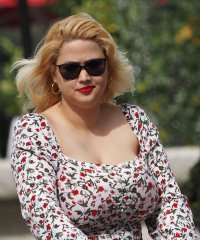 big-tits-busty-blond-with-red-lips-and-big-funbags-nMaUKz.jpg