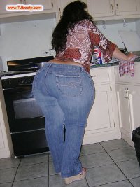Megabutt Maria in Jeans.jpg