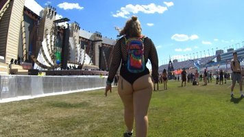 cap_Girl with hot ass in rave event_00_00_35_08.jpg