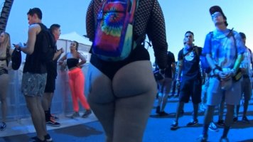 cap_Girl with hot ass in rave event_06_00_01_27_08.jpg