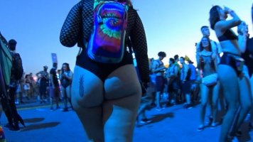 cap_Girl with hot ass in rave event_06_00_01_32_15.jpg
